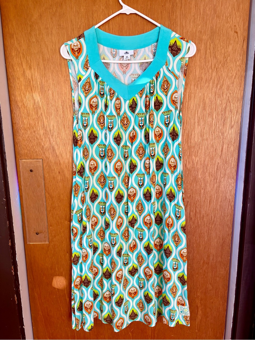 Disney Polynesian tiki dress! Size medium perfect for summer. Limited edition